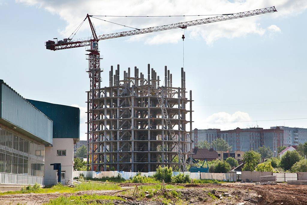 По мнению архитектора Игоря Лугового, из-за нормативов получить согласование на строительство новых жилых домов будет сложнее