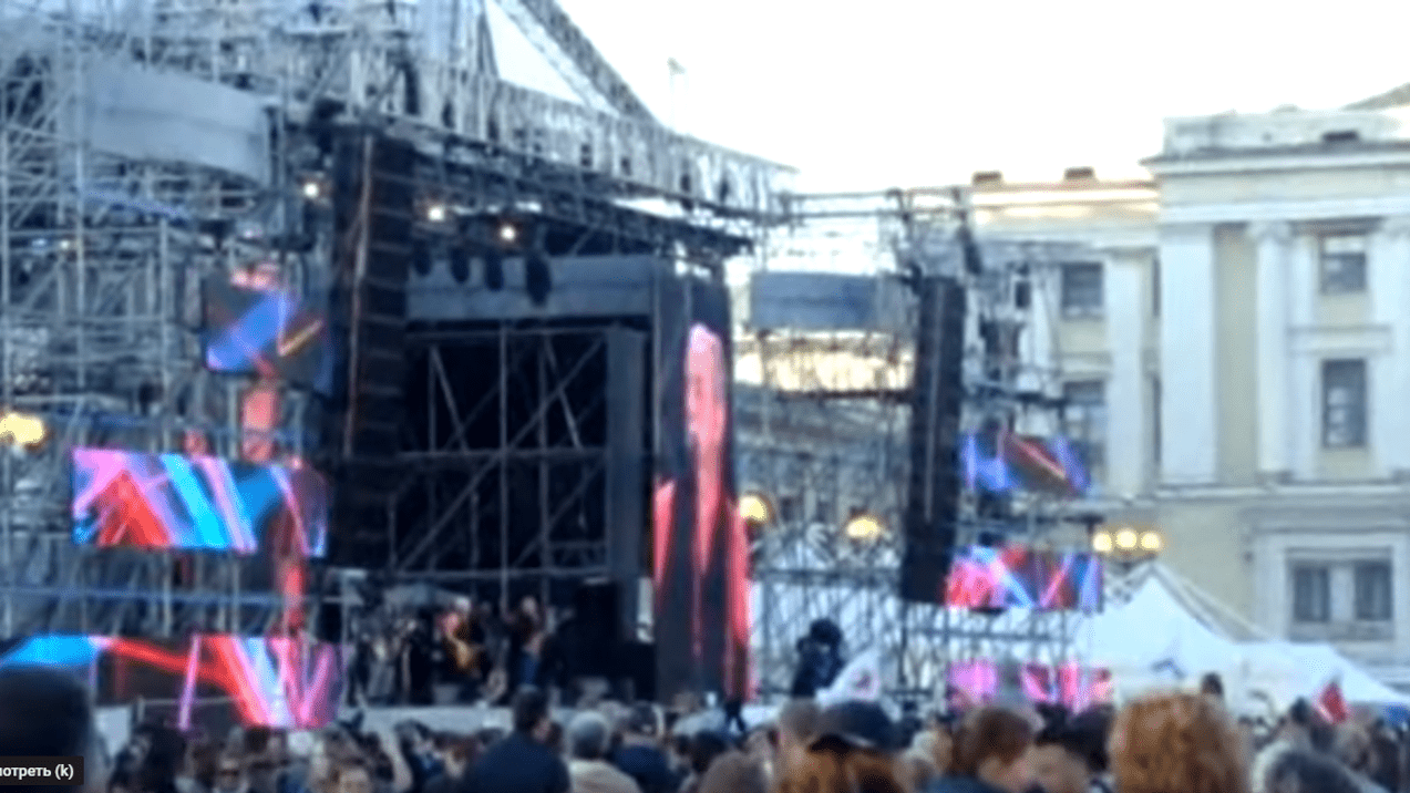 Концерт «Чайфа» в Питере прервали из-за разбушевавшихся моряков: момент попал на видео