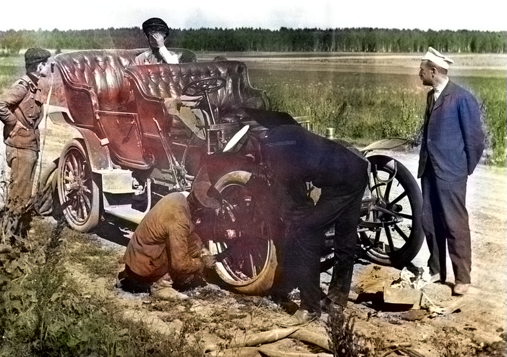 Екатеринбургские автомобилисты 1910-х годов Екатеринбургские автомобилисты 1910-х годов