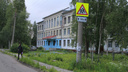 Дети рядом с машинами: в Архангельске родители потребовали построить у школы пешеходный переход