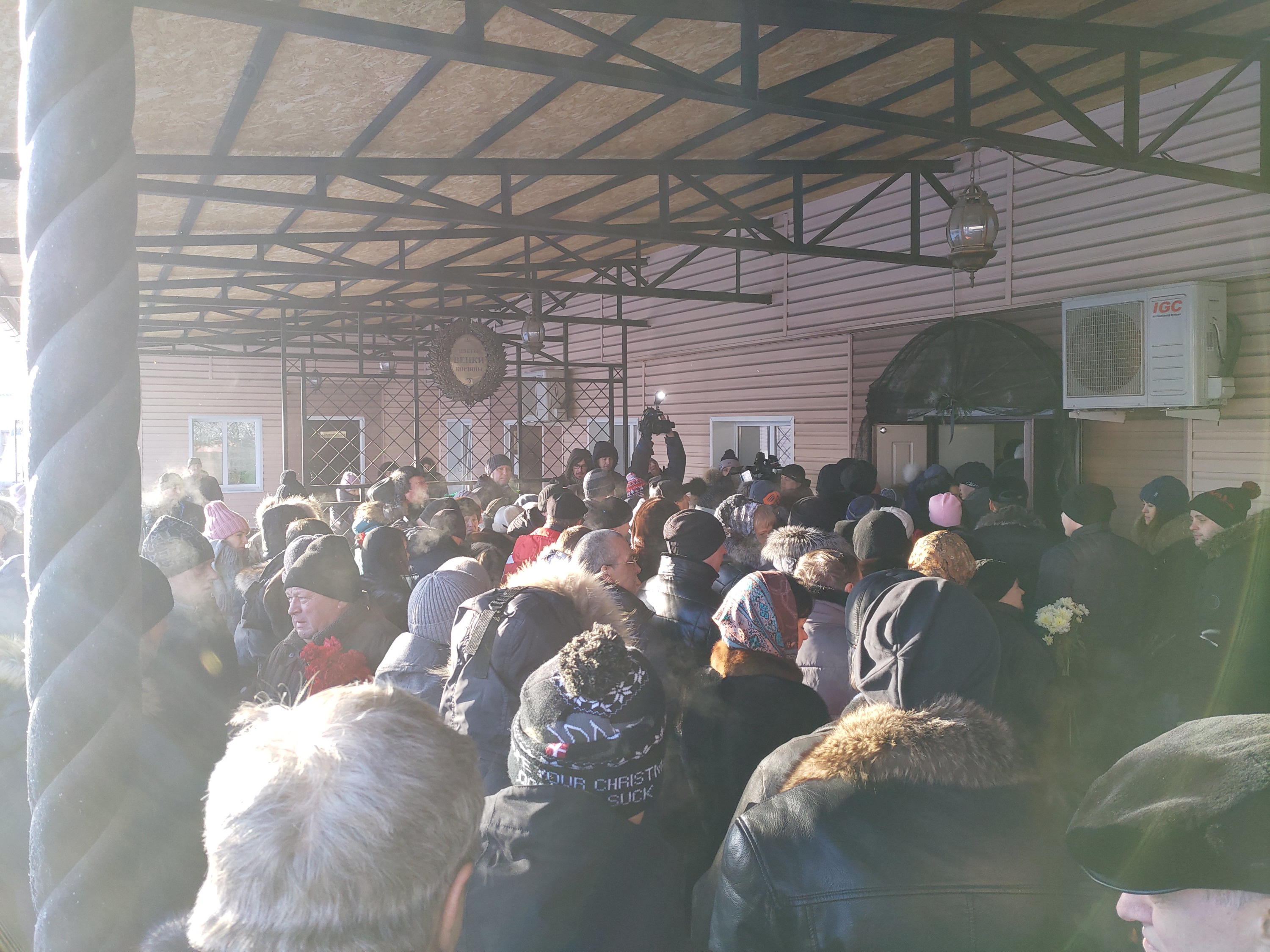 Хоронили погибших всем городом Хоронили погибших всем городом