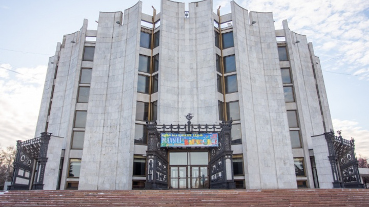 В центре Челябинска закроют парковку и ограничат движение ради светового шоу