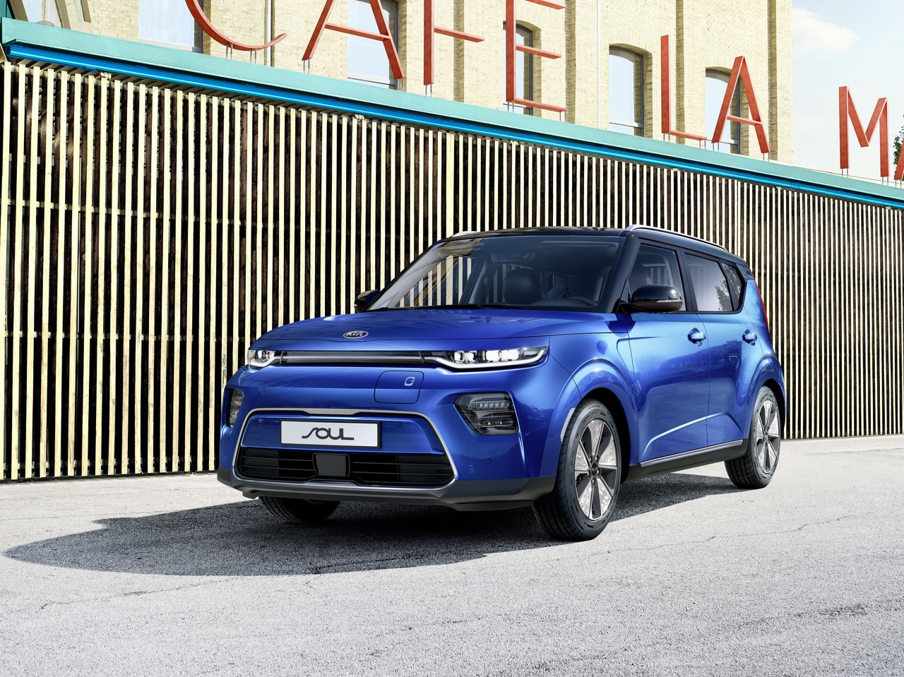 KIA Soul сохранил типичные для модели черты, но стал электромобилем KIA Soul сохранил типичные для модели черты, но стал электромобилем