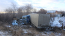 На трассе в Самарской области грузовик пробил забор на дачном участке