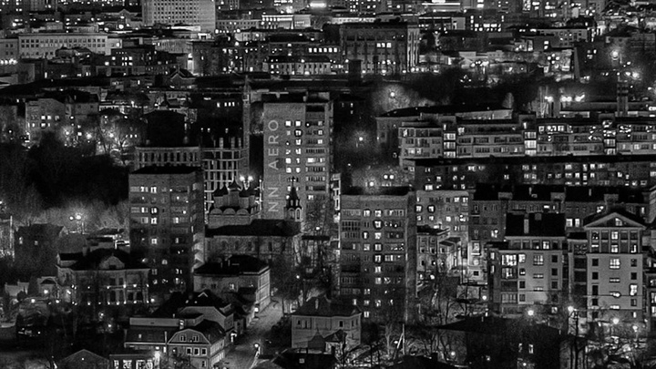 Фото дня. Нижегородский «Манхэттен» сверкает огнями в ночи