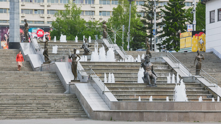 В Красноярске завершают сезон фонтанов и убирают клумбы к зиме