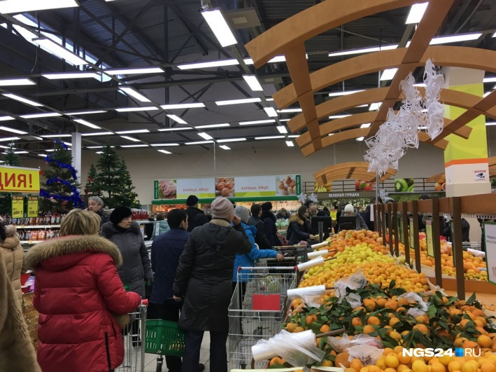 По его словам, скорее и заметнее всего изменятся цены на потребительские товары и продовольствие По его словам, скорее и заметнее всего изменятся цены на потребительские товары и продовольствие