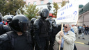 Суд оштрафовал на 75 тысяч рублей пожилого учителя, гулявшего с плакатом на челябинском митинге