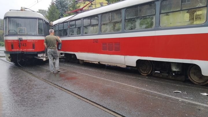 «Вальнул бочком»: в Московском районе трамвай сошёл с рельсов