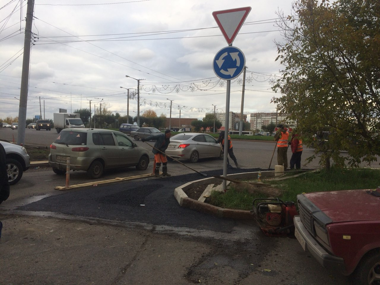 Из-за ремонта постоянно затруднено движение на кольце Из-за ремонта постоянно затруднено движение на кольце