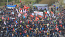 С песнями и без доверия к властям: как прошел антимусорный митинг на площади Терёхина в Архангельске