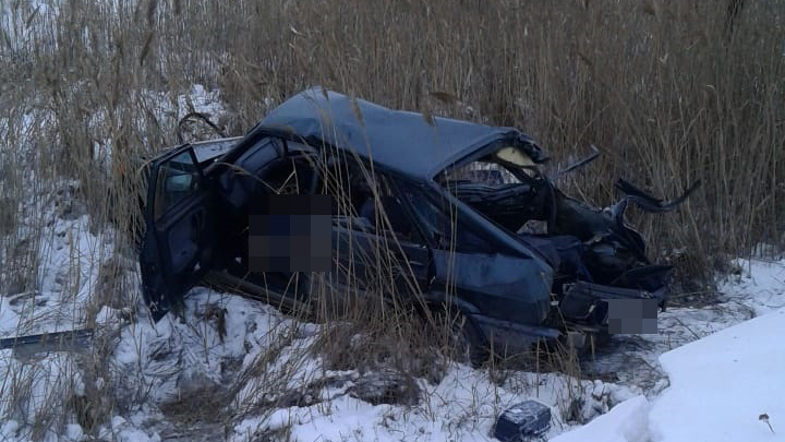 На трассе в Башкирии грузовик смял легковушку: водитель погиб