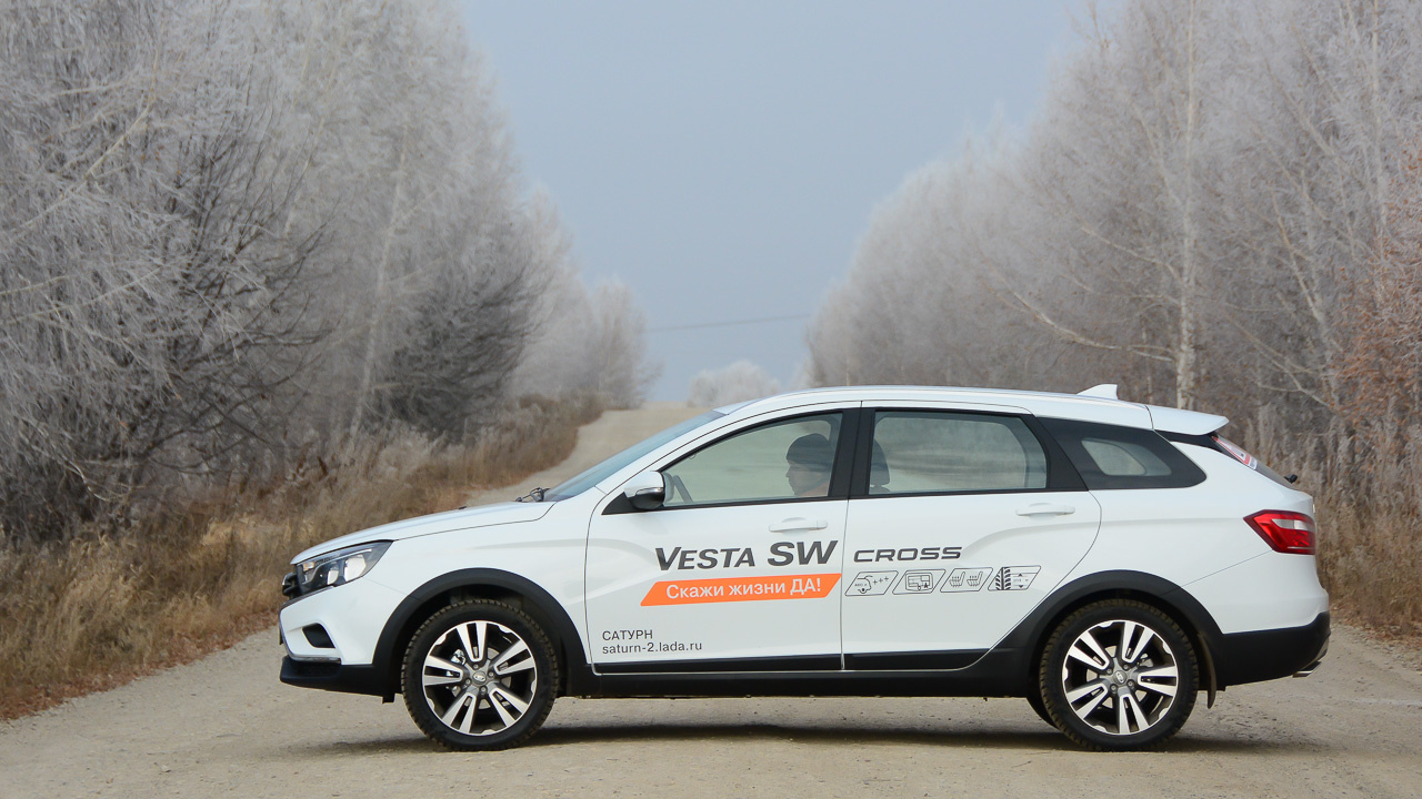 Lada Vesta SW Cross изначально предлагалась только в комплектации Luxe, но теперь АВТОВАЗ добавил более простые версии, что положительно сказалось на цене Lada Vesta SW Cross изначально предлагалась только в комплектации Luxe, но теперь АВТОВАЗ добавил более простые версии, что положительно сказалось на цене
