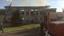 Пожар на набережной Волжского: у спорткомплекса обрушилась крыша (видео)