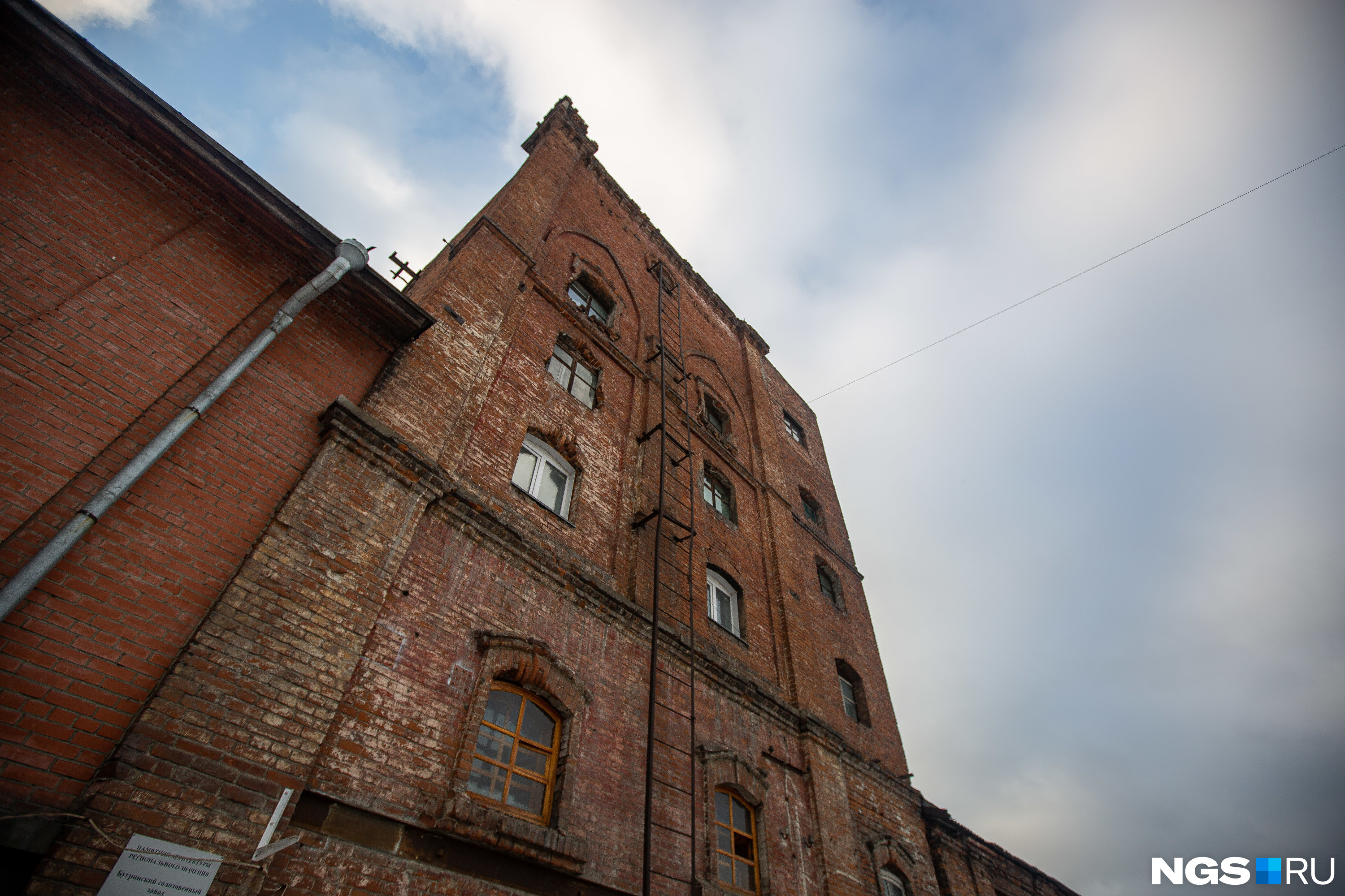 Здание солодовенного завода — единственный сохранившийся на левом берегу памятник истории