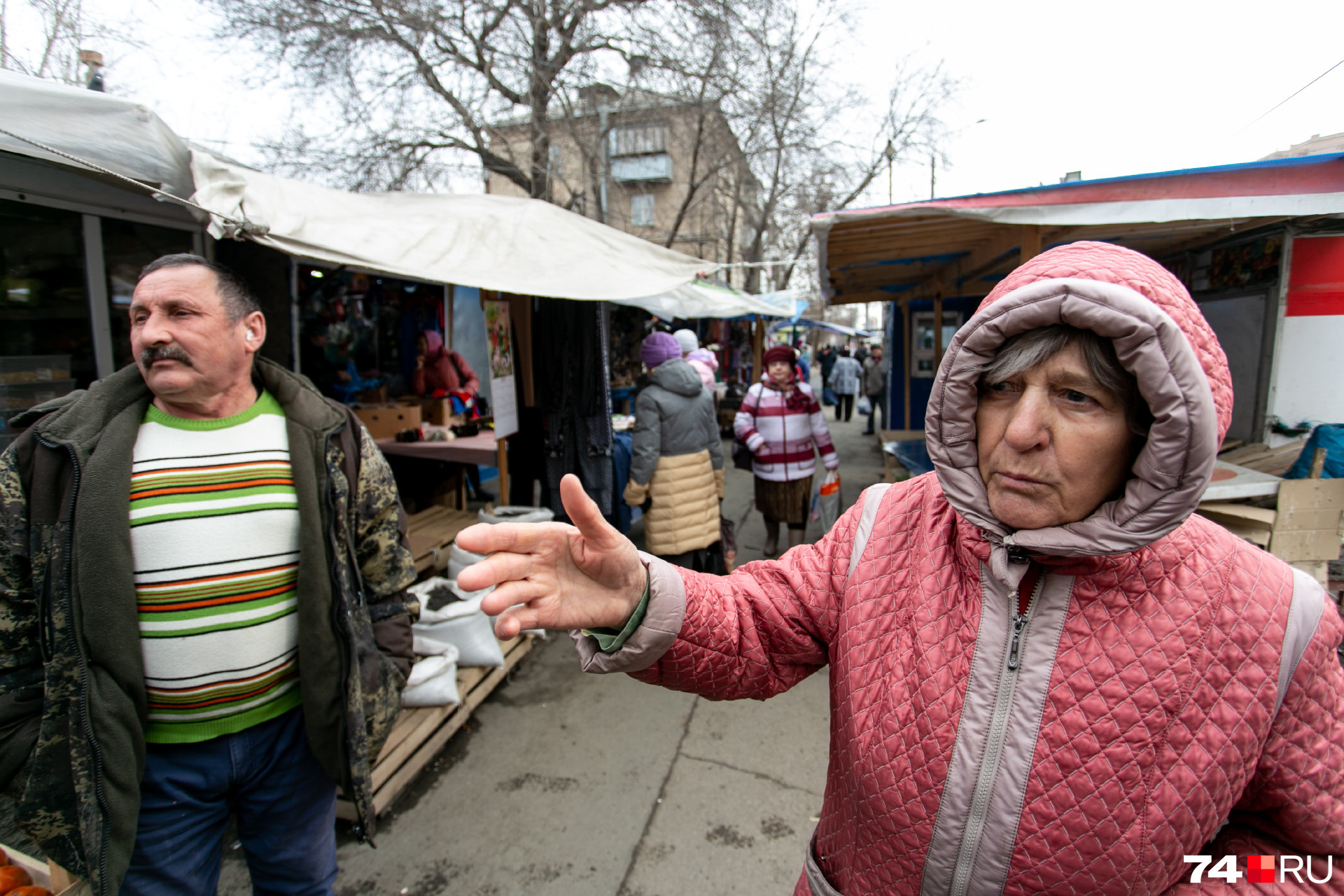 Валентина Зюзева живет в этом районе почти 30 лет и к рынку привыкла
