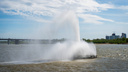 Брызги на воде: на Оби запустили плавучий фонтан