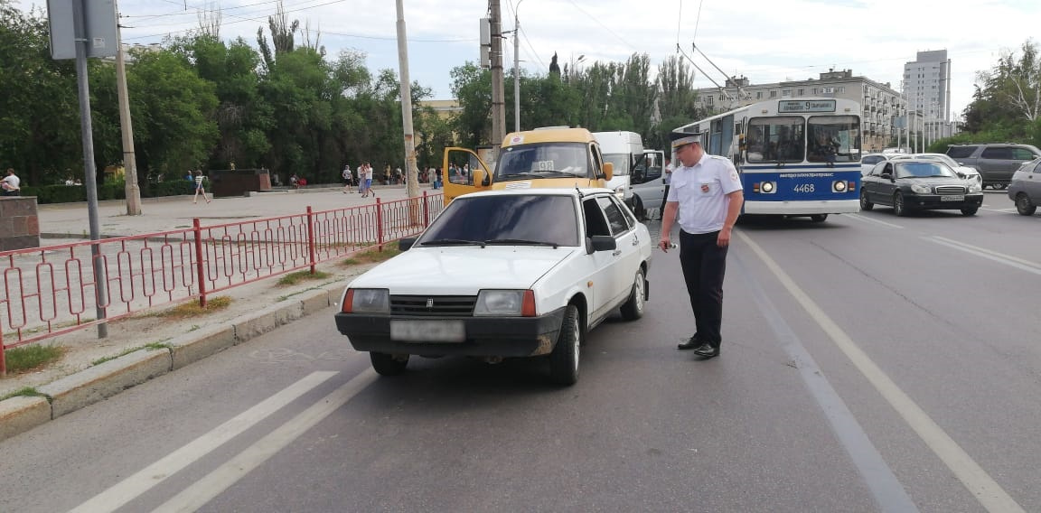 Ярые противники светлых стекол вернутся домой со штрафами Ярые противники светлых стекол вернутся домой со штрафами