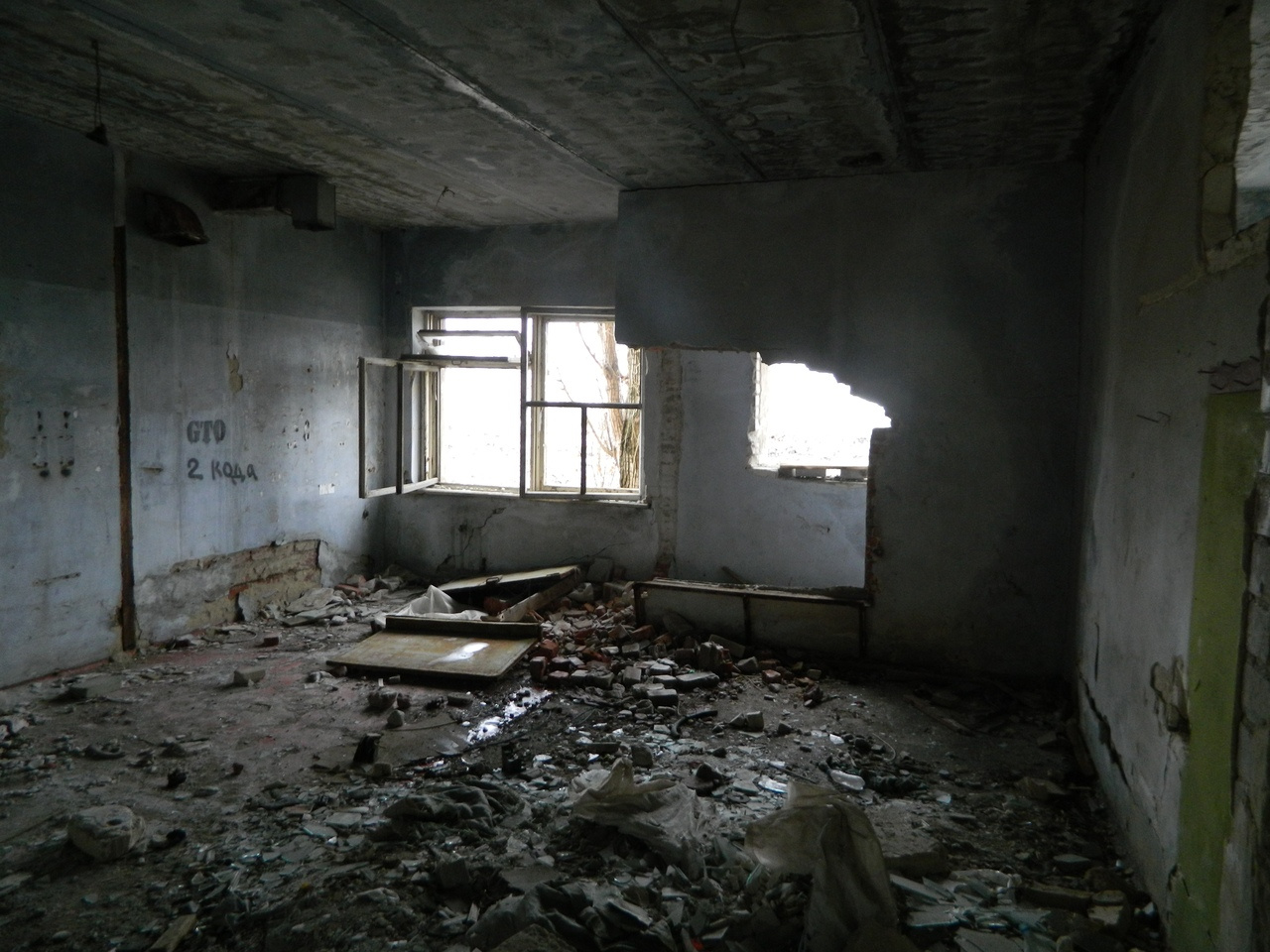 Одна из самых известных городских «заброшек» откровенно опасна Одна из самых известных городских «заброшек» откровенно опасна