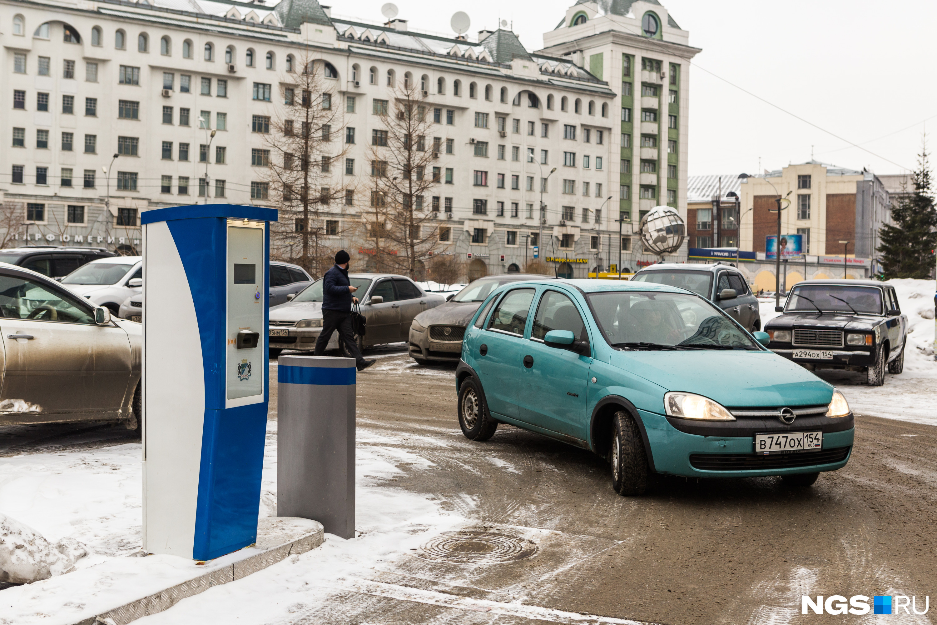 Теплая парковка новосибирск. Новосибирск парковка. Платная стоянка Новосибирск. Платные городские парковки Новосибирск. Парковка в центре Новосибирска.