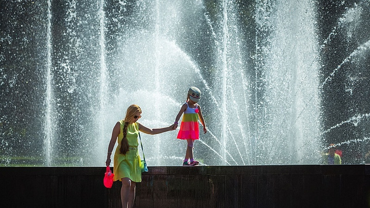 Утренний душ: главному фонтану Челябинска продлили время работы