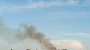 Черный дым над Солёным озером: в Батайске загорелась трава
