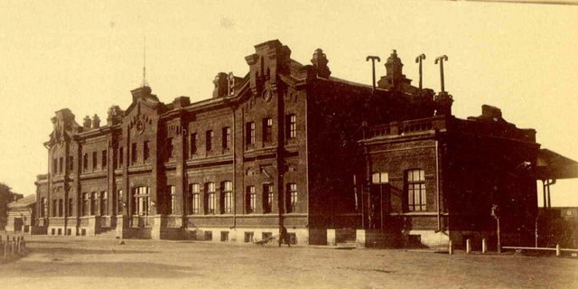 Старый вокзал в 1893 году. Фото: Иуды Кадыш