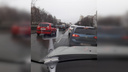 Водители сами разруливают: в Челябинске из-за неработающего светофора возник транспортный коллапс