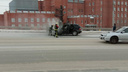 На Димитровском мосту вспыхнул BMW: у машины выгорел моторный отсек