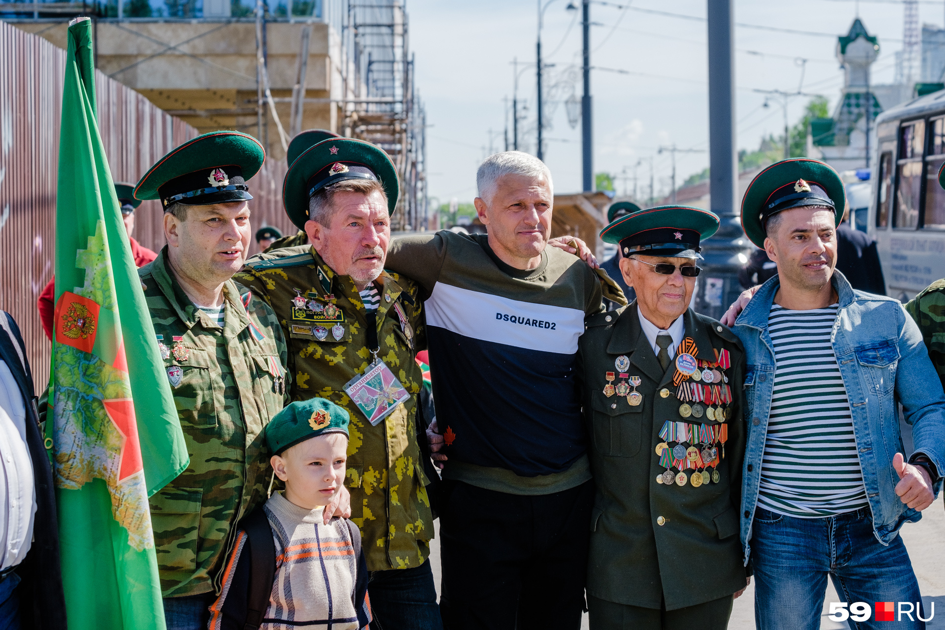 Кому-то для снимка не требовались красивые виды, главное — чтобы рядом были близкие люди Кому-то для снимка не требовались красивые виды, главное — чтобы рядом были близкие люди