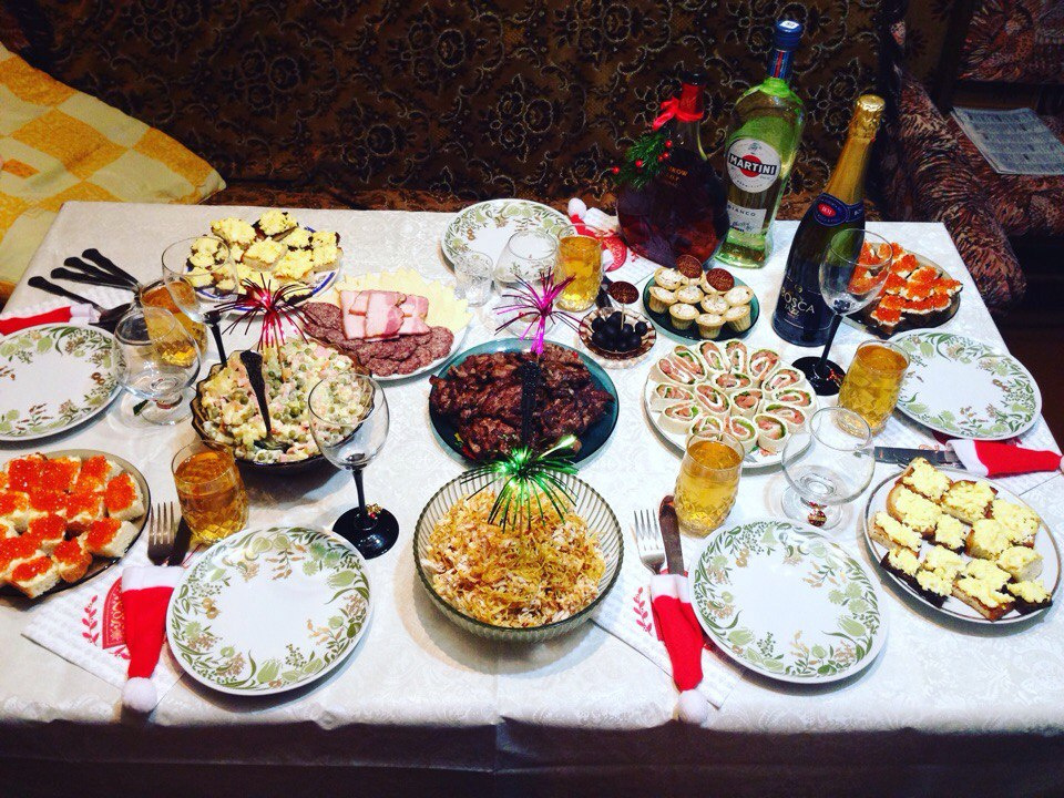 Стол Марины Пуляевской Стол Марины Пуляевской