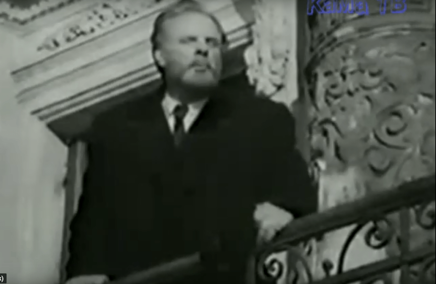 В фильме «Заре навстречу» 1959 года Ильич снят на балконе Дома Мешкова