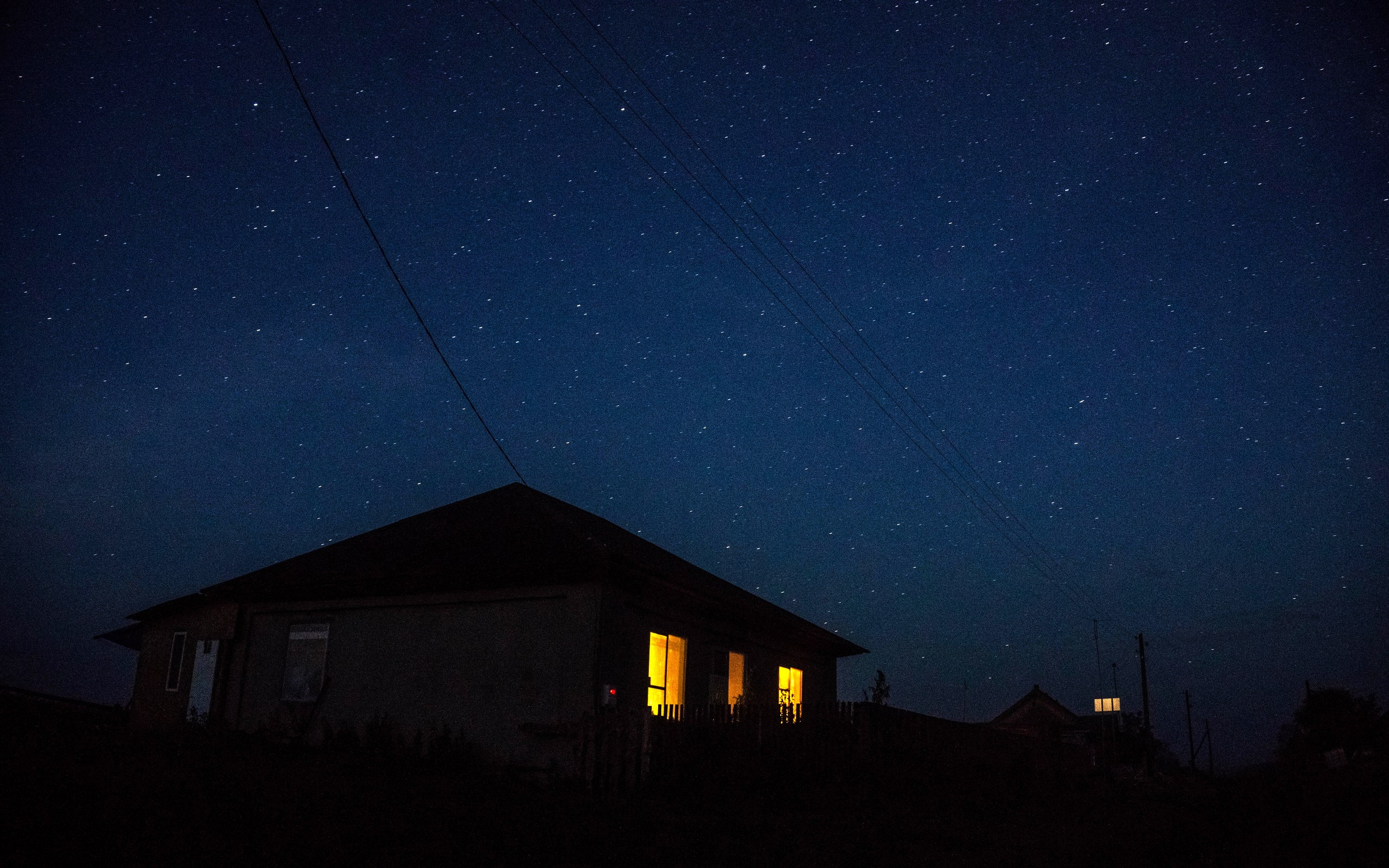 ночной однотонный фон для погоды. звездный дождь. звёздное небо ростов великий. плеяды орион сириус. звездное небо омска.