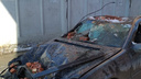 С новостройки на Костычева упали кирпичи: они разбили проезжающий автомобиль