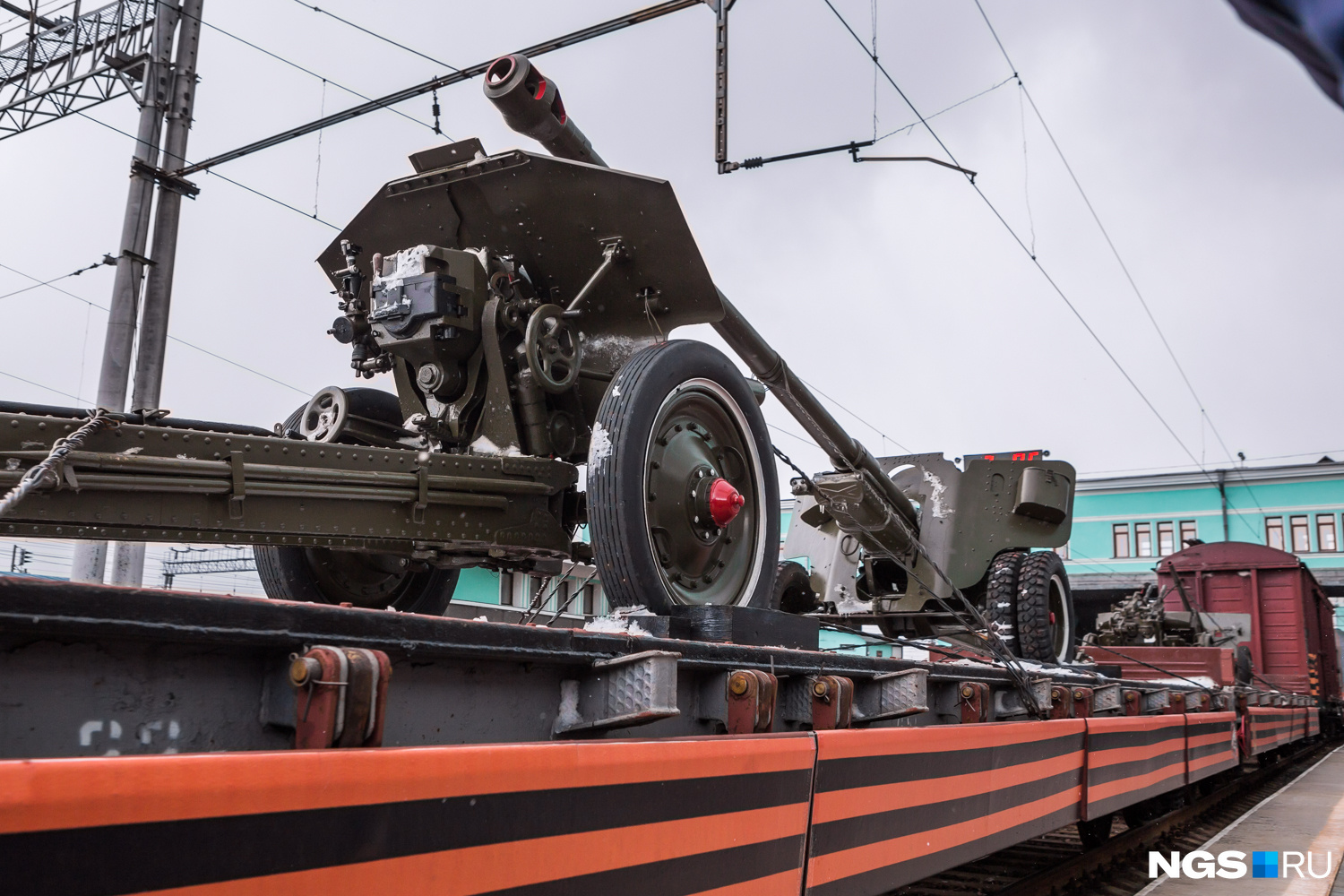 Поезд традиционно привез образцы военной техники