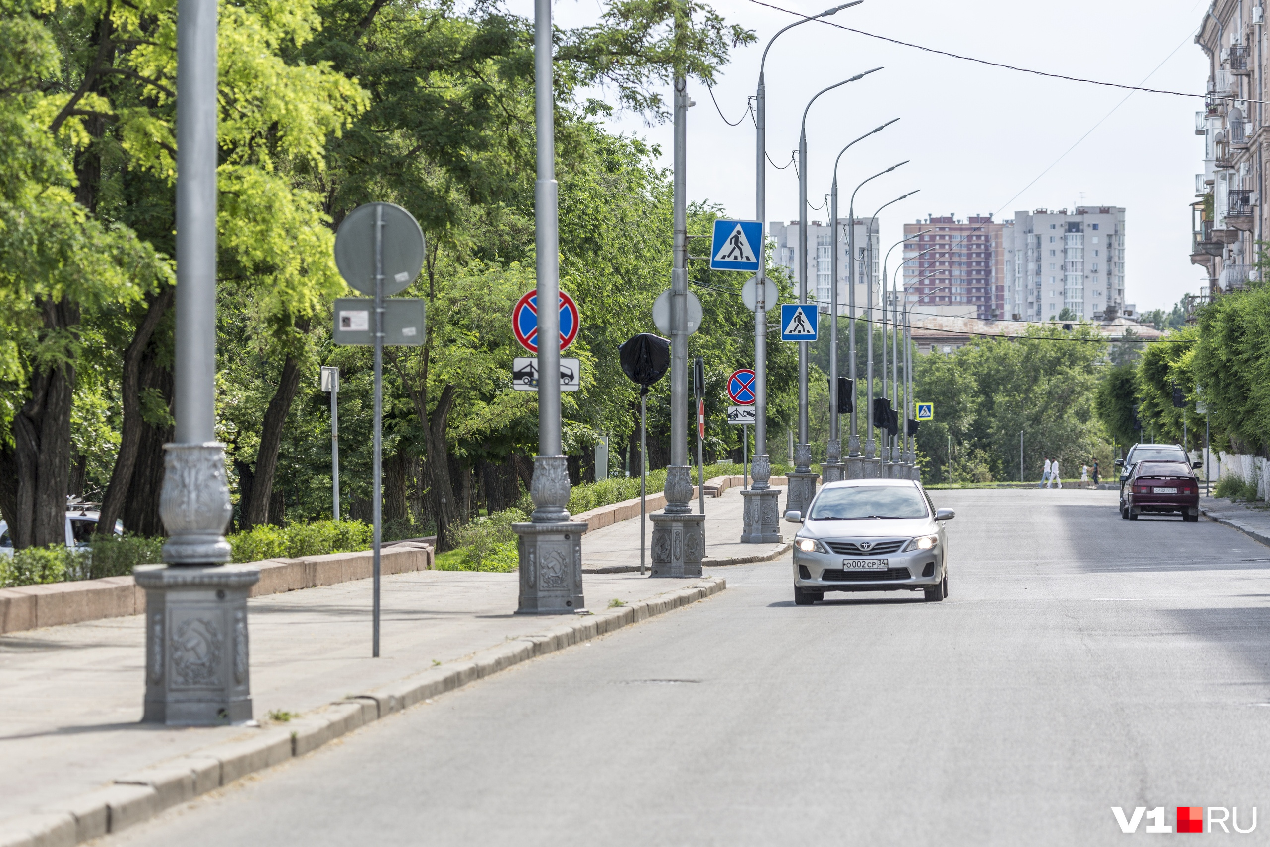 Проспект чуйкова. Волгоград мост над дорогой парк Чуйкова. Односторонние улицы Саратова. Ул Чуйкова Волгоград.