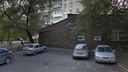 За считаные минуты: из «Лады» челябинца на парковке украли пакет с миллионом рублей