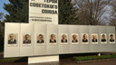 В Первомайском сквере поставили новую стелу с портретами героев после поста в Facebook