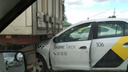 В Тольятти машина такси заехала под грузовик