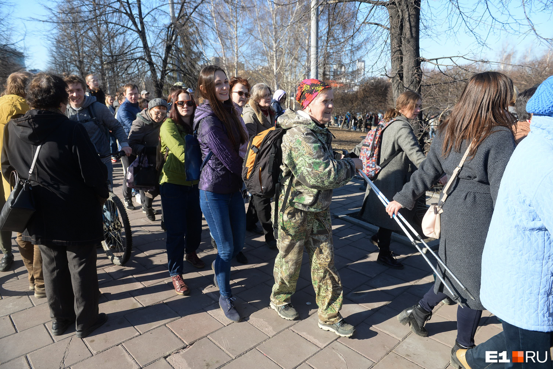 Хоровод водили двумя рядами