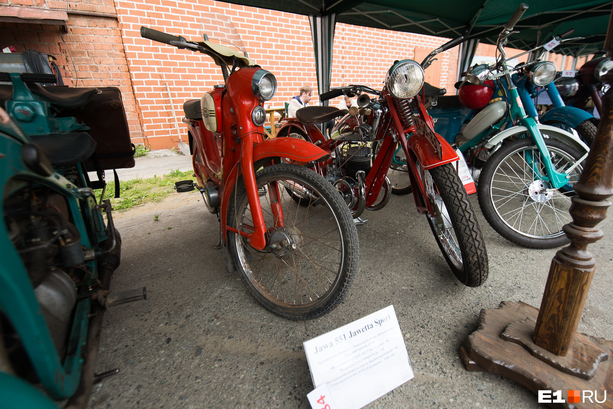 На фестивале было много мотоциклов марки Jawa