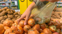 В магазинах Самарской области эксперты сняли с витрин 31 кг фруктов и овощей