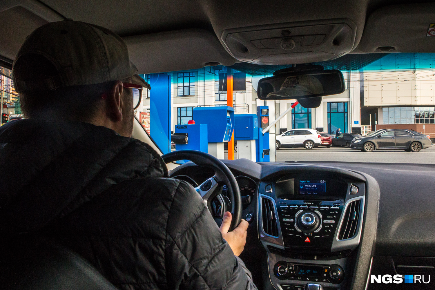 Скоро процедура оплаты станет для новосибирцев привычной — парковки будут в центре повсюду