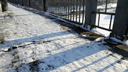 На тротуаре Ленинградского моста нашли трещины