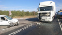 Чудом выжил: на трассе в Волгоградской области две многотонные фуры разбили вдребезги «Ладу»