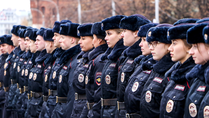 «Внешний вид у них безупречный»: кавалеристы и гвардейцы прошли маршем в центре Нижнего Новгорода