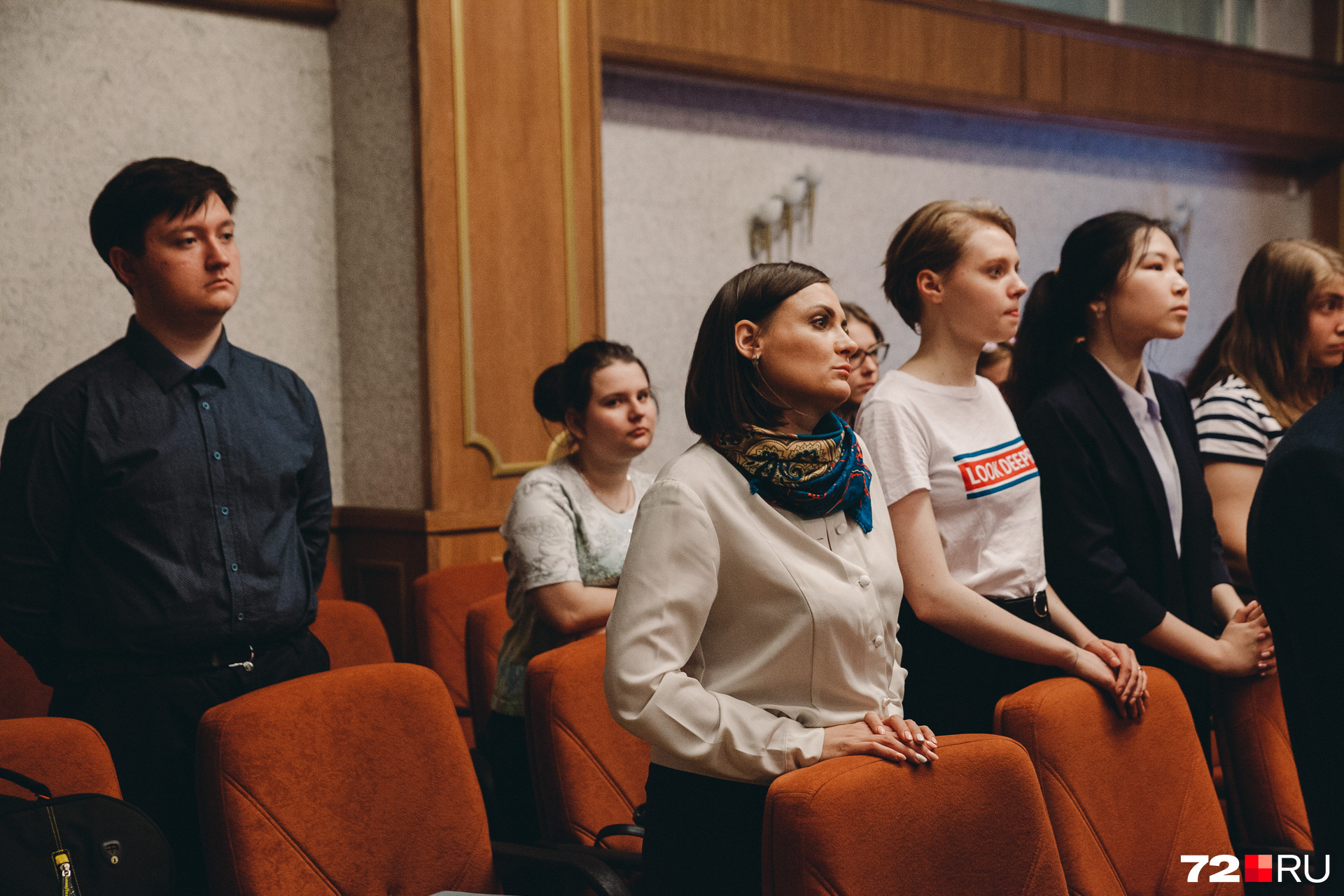 Одиннадцатиклассники пришли в суд на оглашение приговора Доровикову вместе со своим учителем 