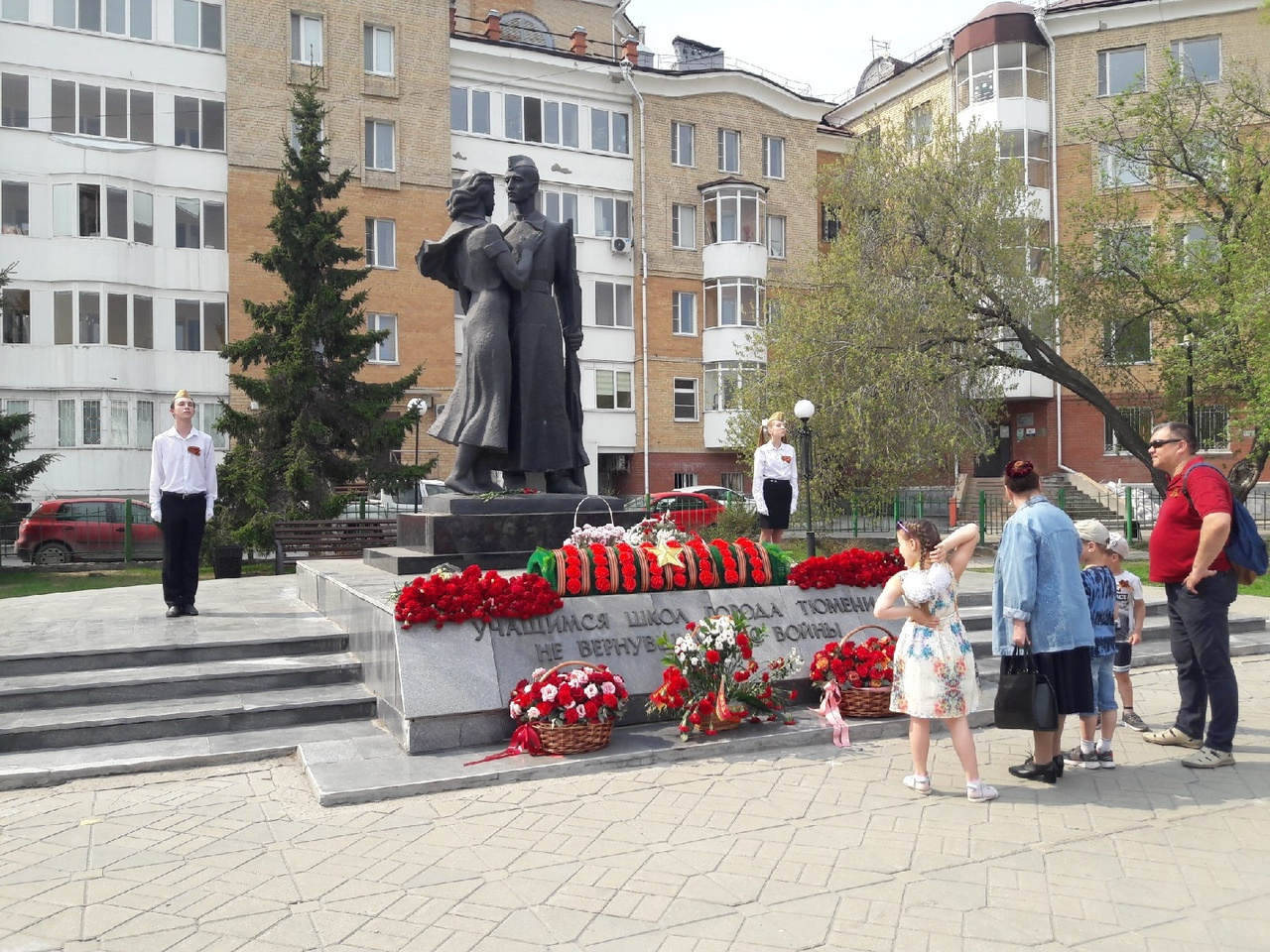 В карауле стоят школьники В карауле стоят школьники