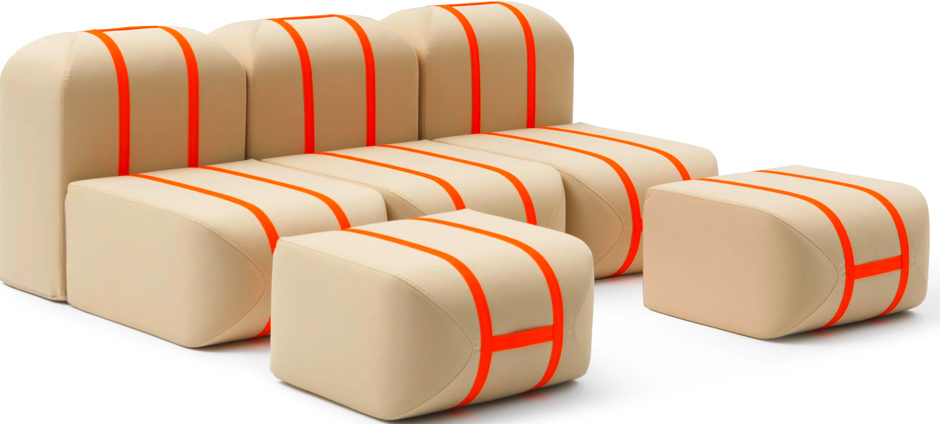 Модули дивана, дизайн Матали Крассе, могут составить полноценный диван или кресла с пуфами для каждого гостя, Сampeggi