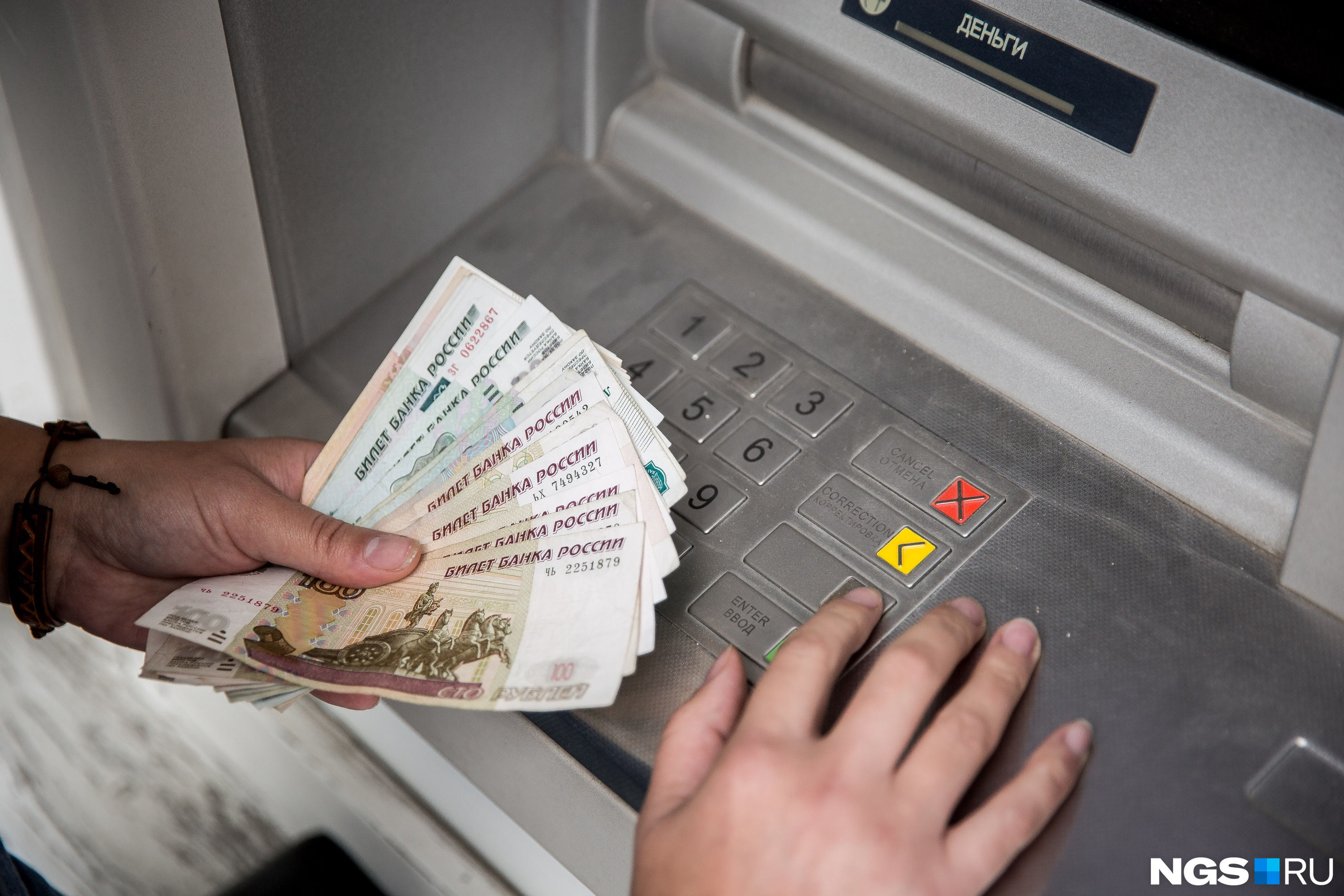 Для того чтобы остановить падение курса рубля, повышение ставки требуется до 9–10%, уверен сотрудник РЭУ им. Плеханова